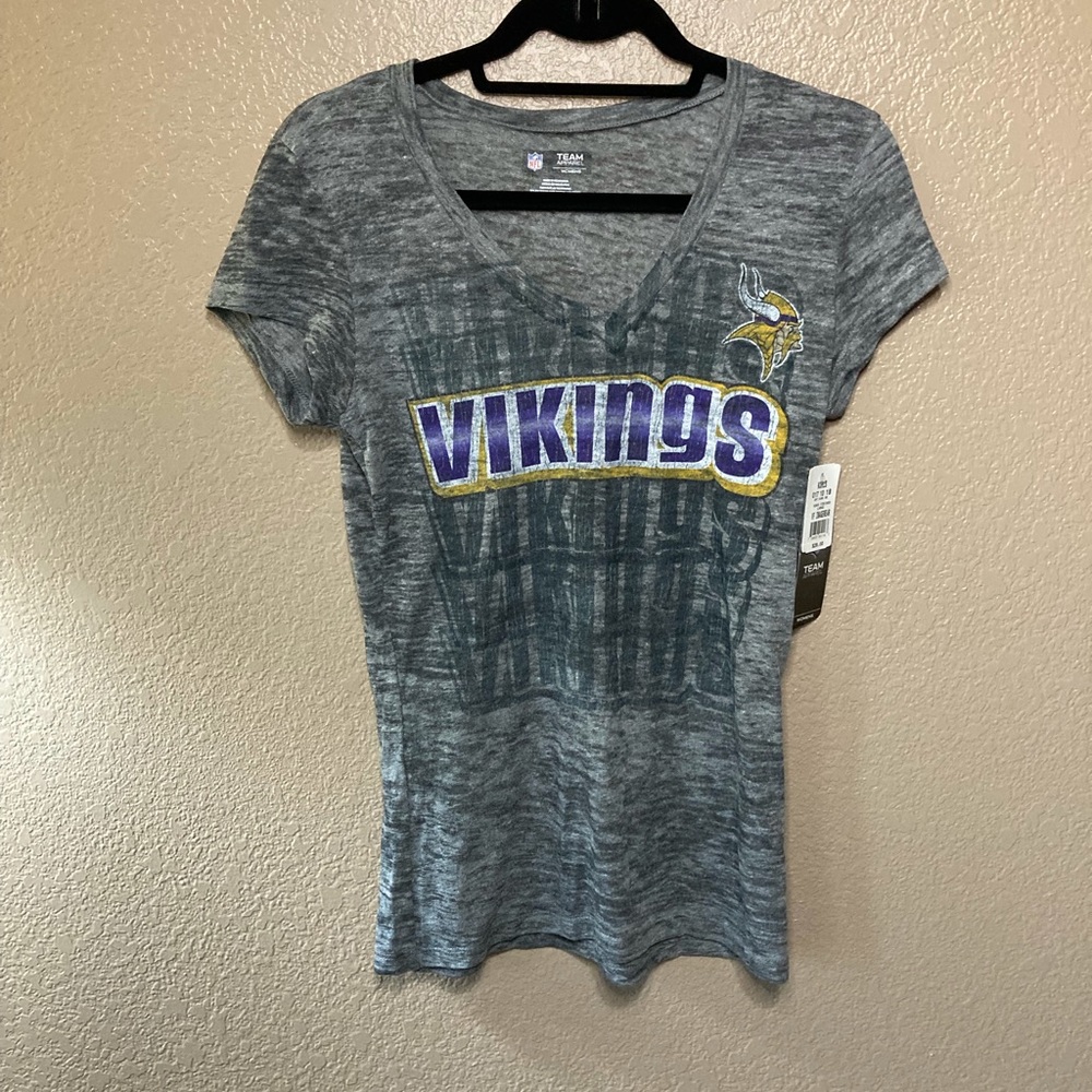 Minnesota Vikings V Neck Shirt (NWT)